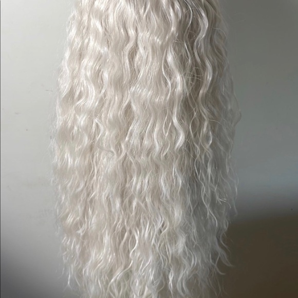 💫24” WHITE BLONDE  MIDDLE PART WAVY LACE FRONT WIG💫 *NWT*
🆕 - Picture 5 of 8